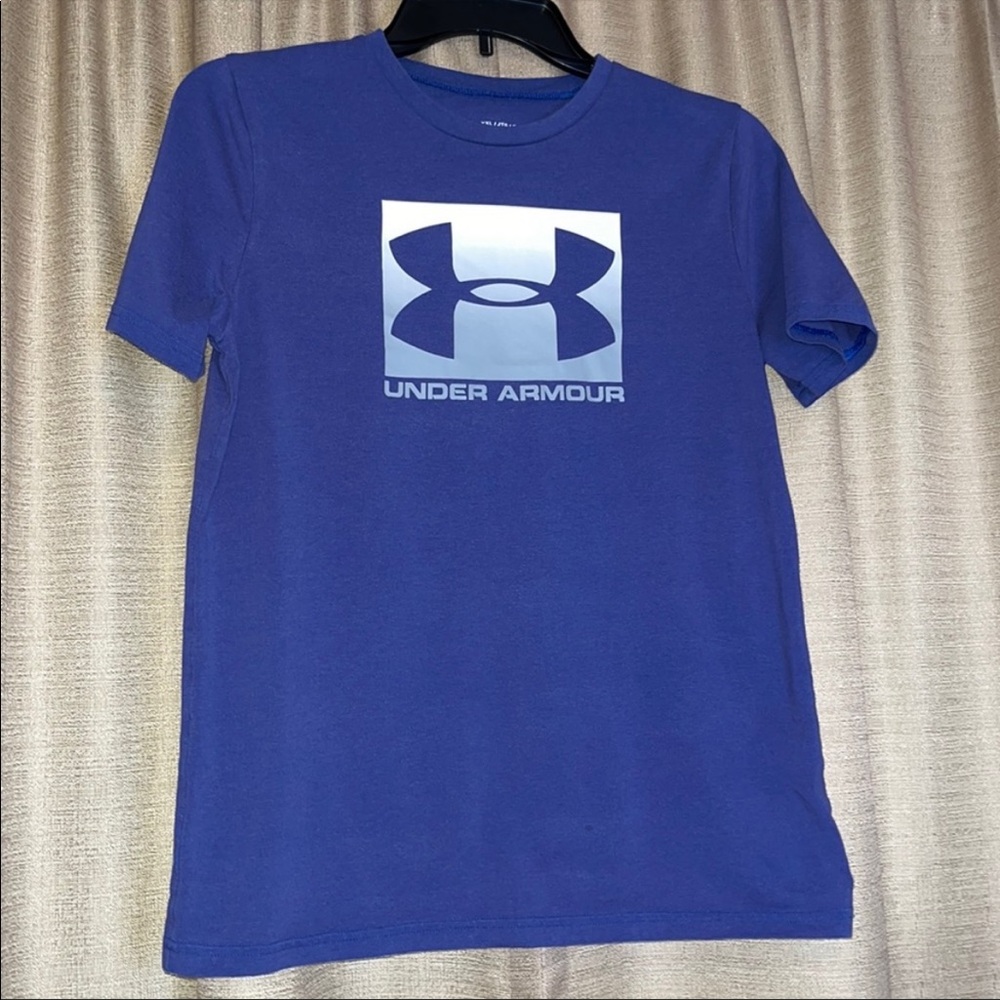 Youth XL Under Armour t-shirt with gray ombré logo. Purple/blue color.
